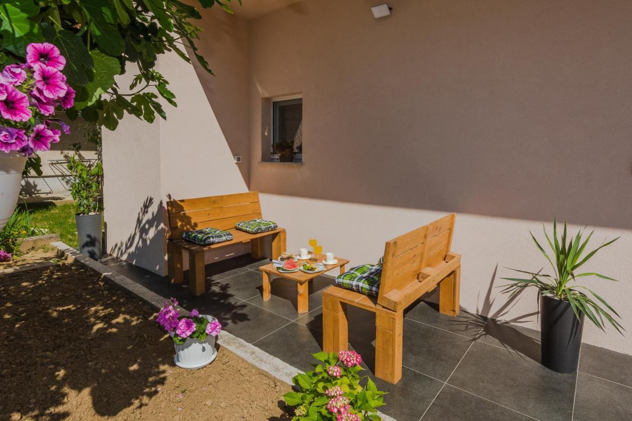 Lovely Apartment M&K In Peaceful Area - زادار المظهر الخارجي الصورة